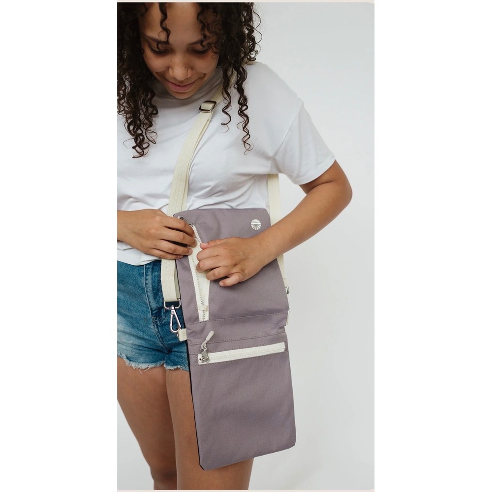 TOBIQ Tiny Flip Bag Black NEW Crossbody Travel 2L Casual Pockets Gorpcore - Picture 4 of 11